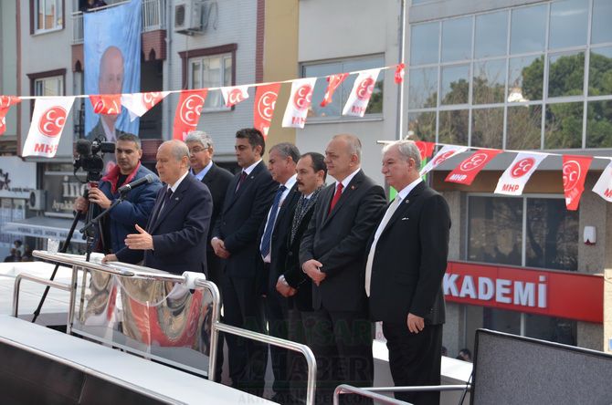 MHP LİDERi DEVLET BAHÇELİ AKHİSARLILAR İLE BULUŞTU